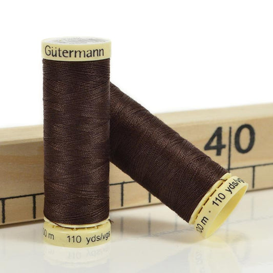 Fil Gütermann Cucitutto 696 Réglisse