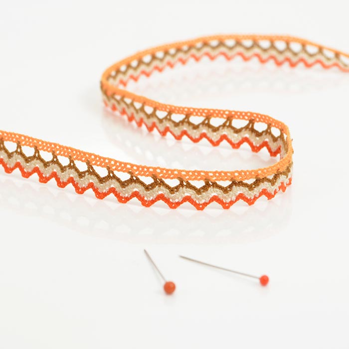 Dentelle aux fuseaux multicolore orange et marron